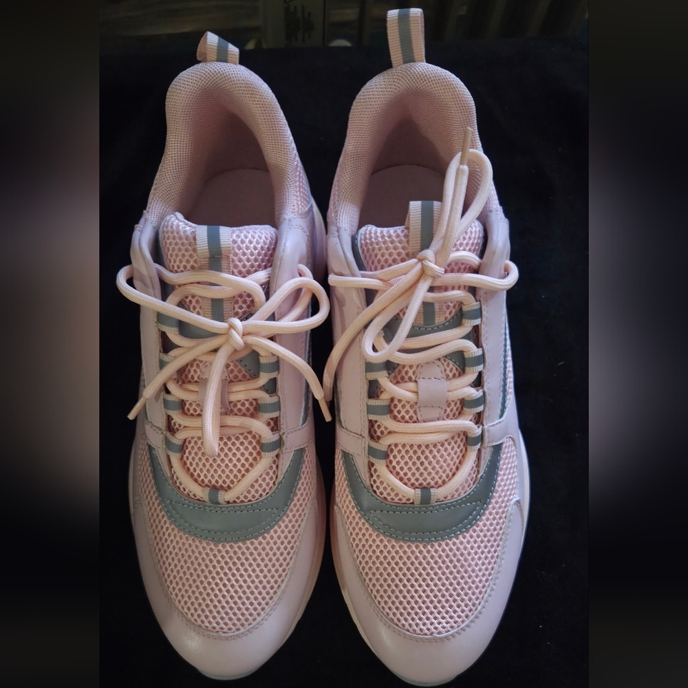 Dior Men's Pink and Gray Sneakers
